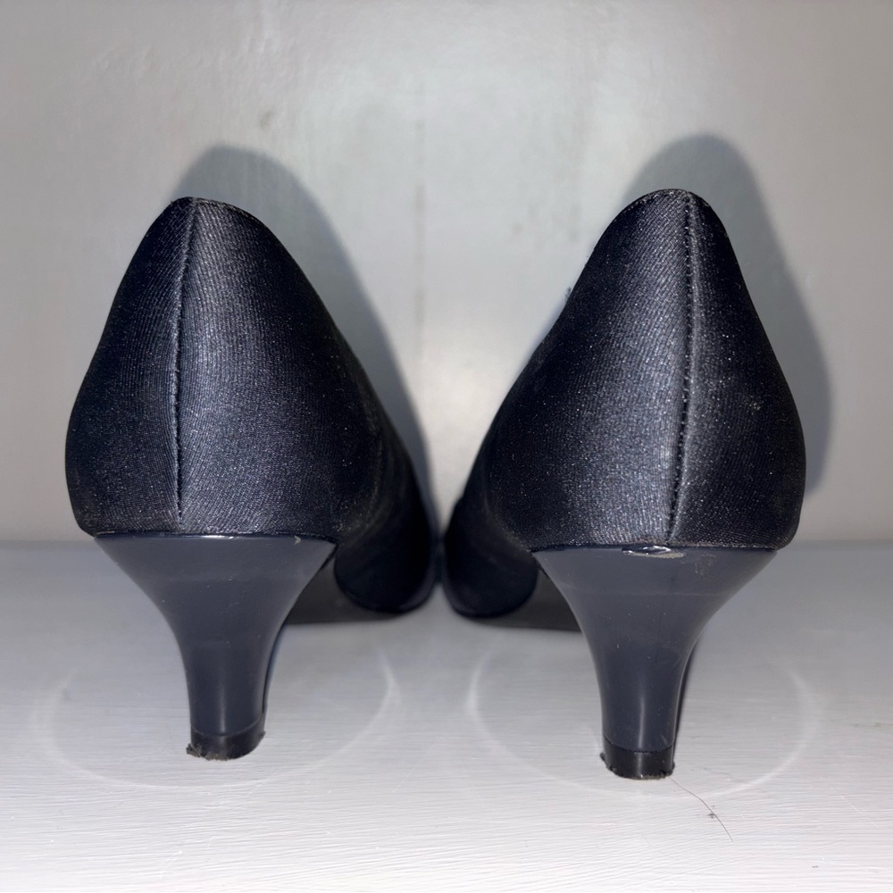 Classic Navy Pointed-Toe Kitten Heel Pumps - Picture 4 of 7